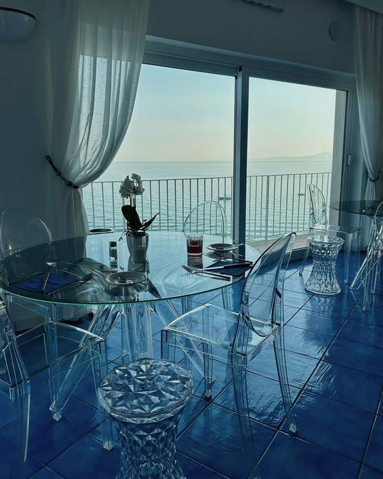 The dining room over the water